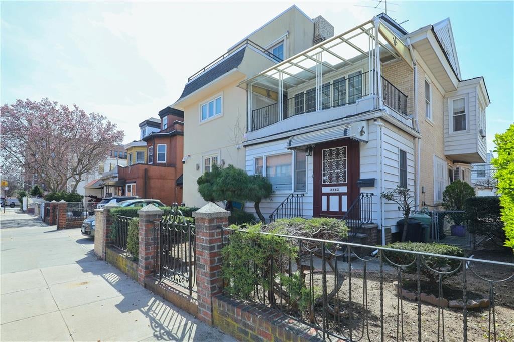 Brooklyn, New York, 11204, United States, ,5 BathroomsBathrooms,Residential,Active,1761601