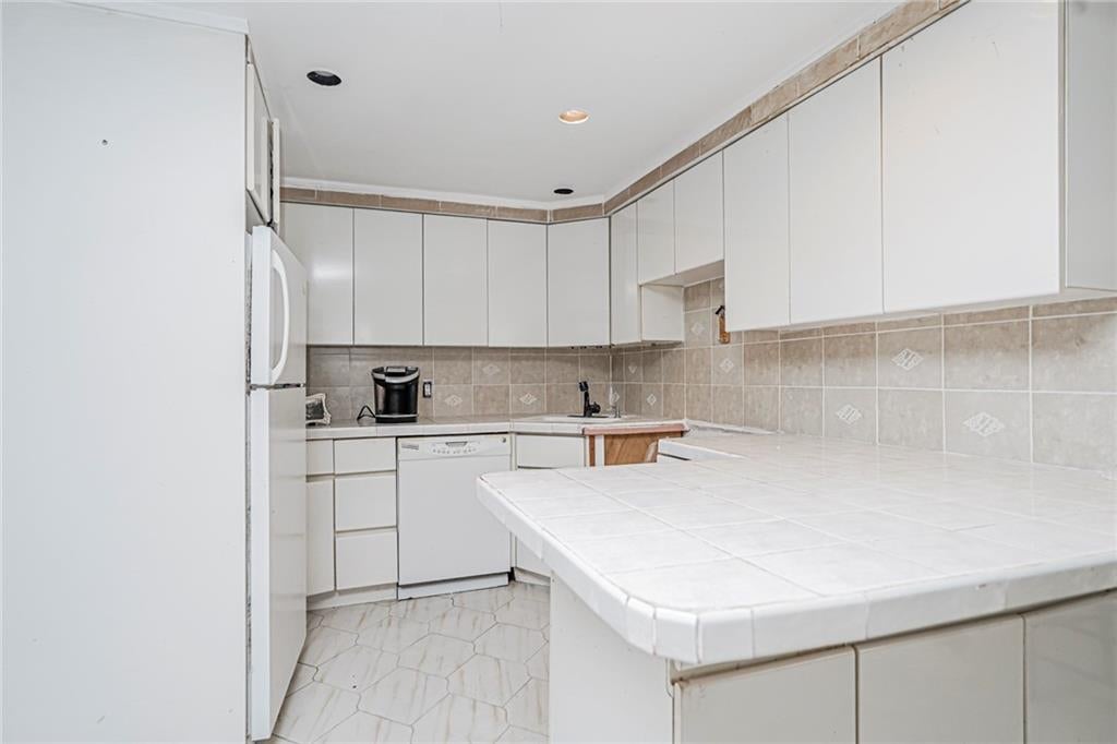 Brooklyn, New York, 11234, United States, 4 Bedrooms Bedrooms, ,7 BathroomsBathrooms,Residential,Active,1859380