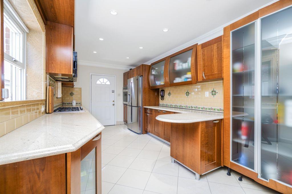 Brooklyn, New York, 11229, United States, 6 Bedrooms Bedrooms, ,4 BathroomsBathrooms,Residential,Active,2051996