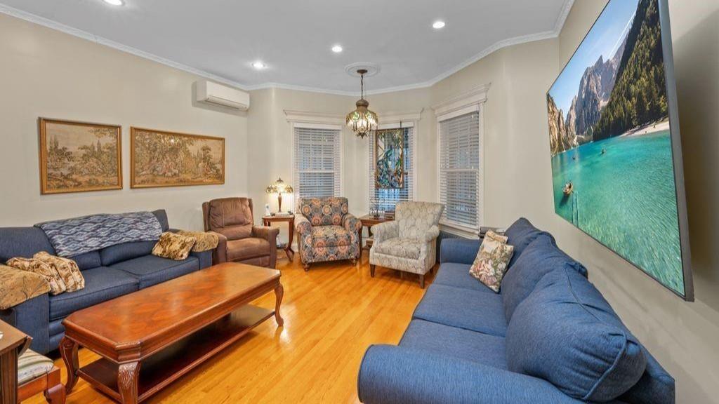 Brooklyn, New York, 11209, United States, 5 Bedrooms Bedrooms, ,3 BathroomsBathrooms,Residential,Active,1964248