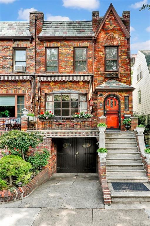 Brooklyn, New York, 11209, United States, 4 Bedrooms Bedrooms, ,4 BathroomsBathrooms,Residential,Active,1945085