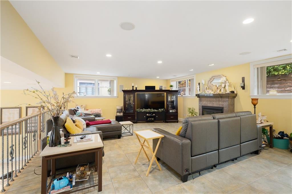 Staten Island, New York, 10304, United States, 4 Bedrooms Bedrooms, ,4 BathroomsBathrooms,Residential,Active,1997634