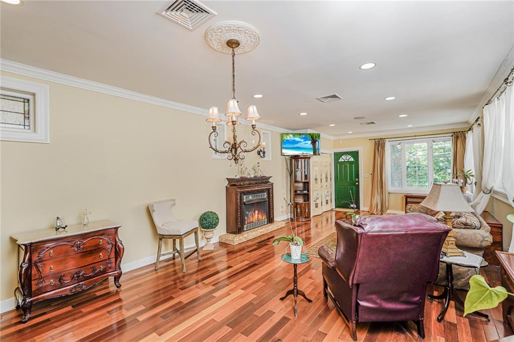 Brooklyn, New York, 11209, United States, 3 Bedrooms Bedrooms, ,2 BathroomsBathrooms,Residential,Active,1834476