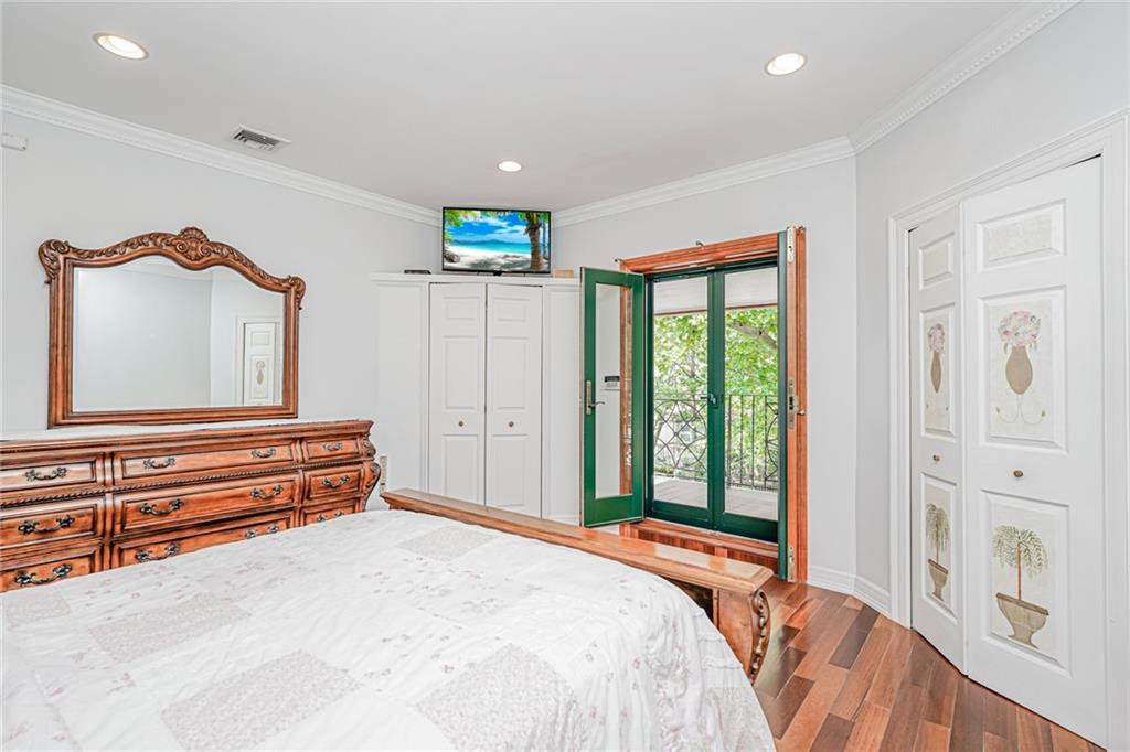 Brooklyn, New York, 11209, United States, 3 Bedrooms Bedrooms, ,2 BathroomsBathrooms,Residential,Active,1834476