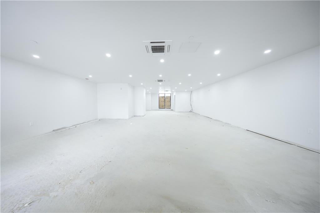 Flushing, New York, 11358, United States, ,Commercial,Active,1945081