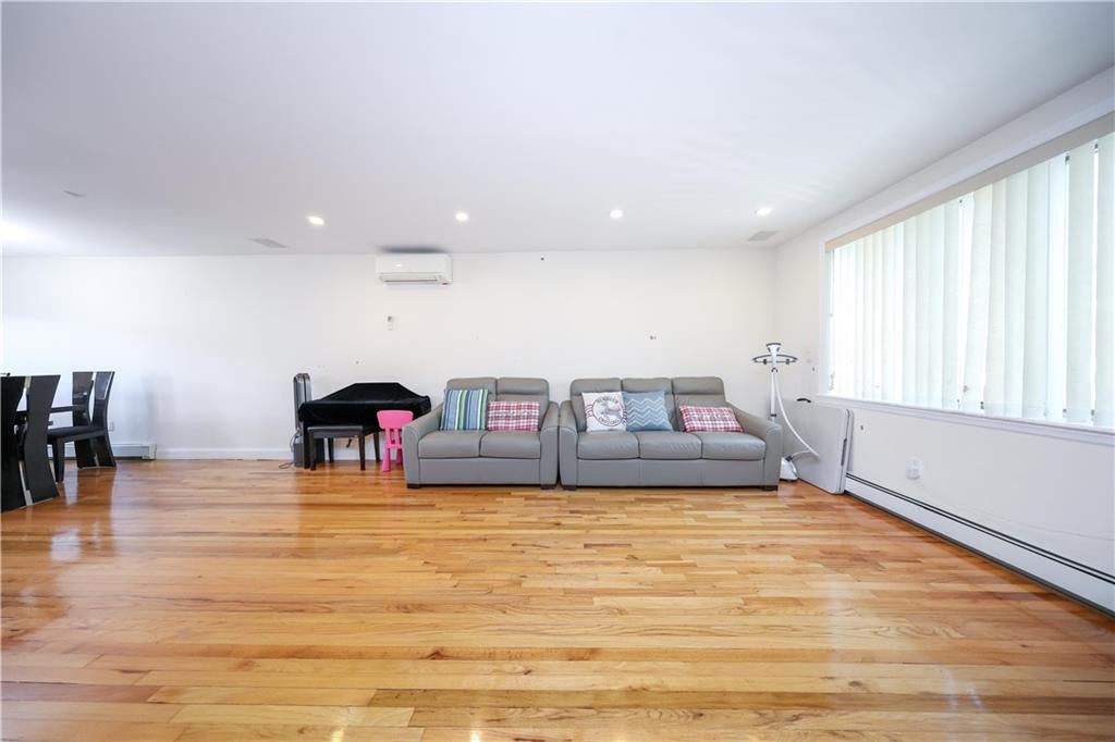 Brooklyn, New York, 11228, United States, 4 Bedrooms Bedrooms, ,3 BathroomsBathrooms,Residential,Active,1967314