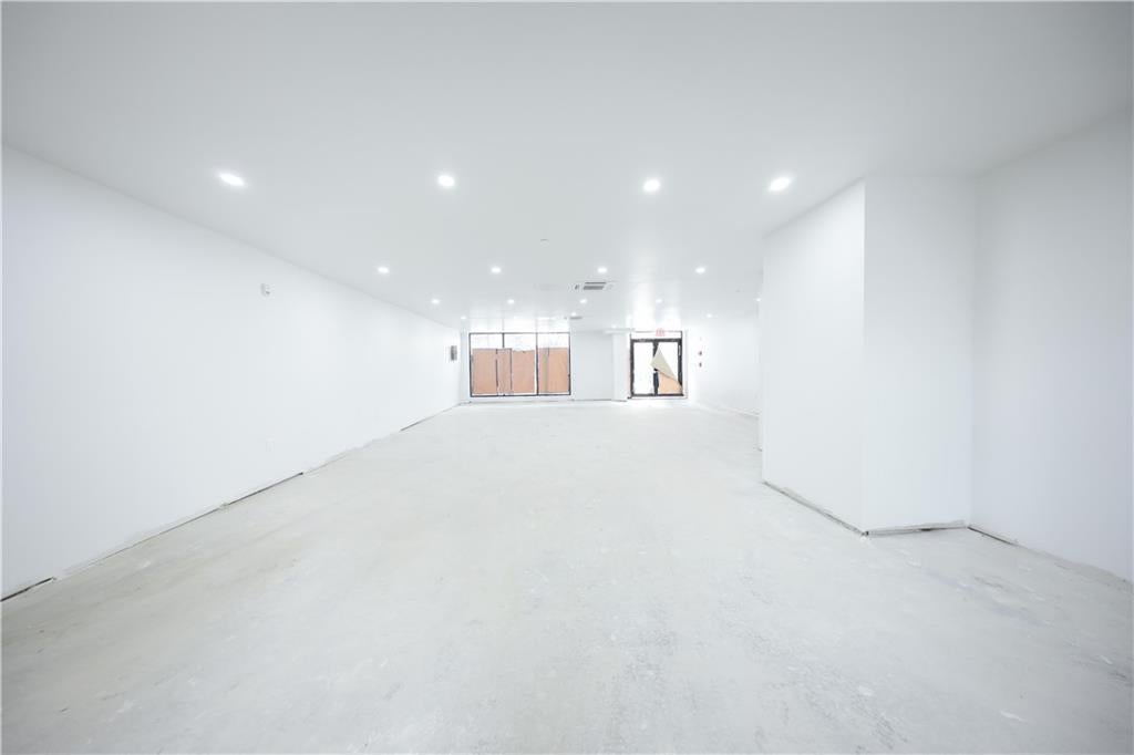 Flushing, New York, 11358, United States, ,Commercial,Active,1945081