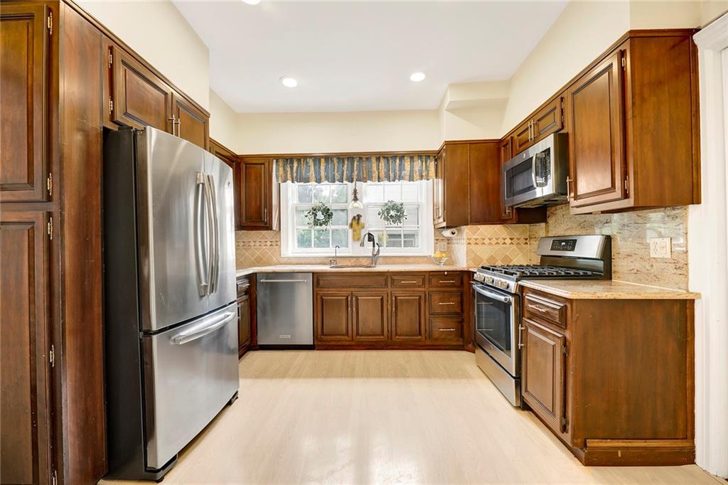 Brooklyn, New York, 11209, United States, 4 Bedrooms Bedrooms, ,4 BathroomsBathrooms,Residential,Active,1945085
