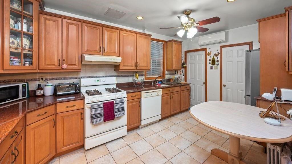 Brooklyn, New York, 11209, United States, 5 Bedrooms Bedrooms, ,3 BathroomsBathrooms,Residential,Active,1964248