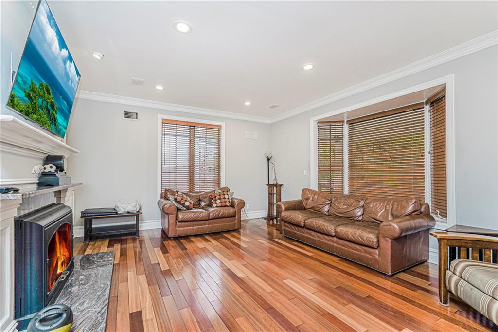 Brooklyn, New York, 11209, United States, 5 Bedrooms Bedrooms, ,4 BathroomsBathrooms,Residential,Active,1969641