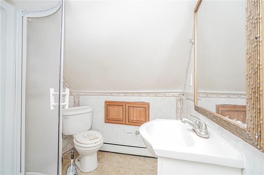 Brooklyn, New York, 11234, United States, 4 Bedrooms Bedrooms, ,7 BathroomsBathrooms,Residential,Active,1859380