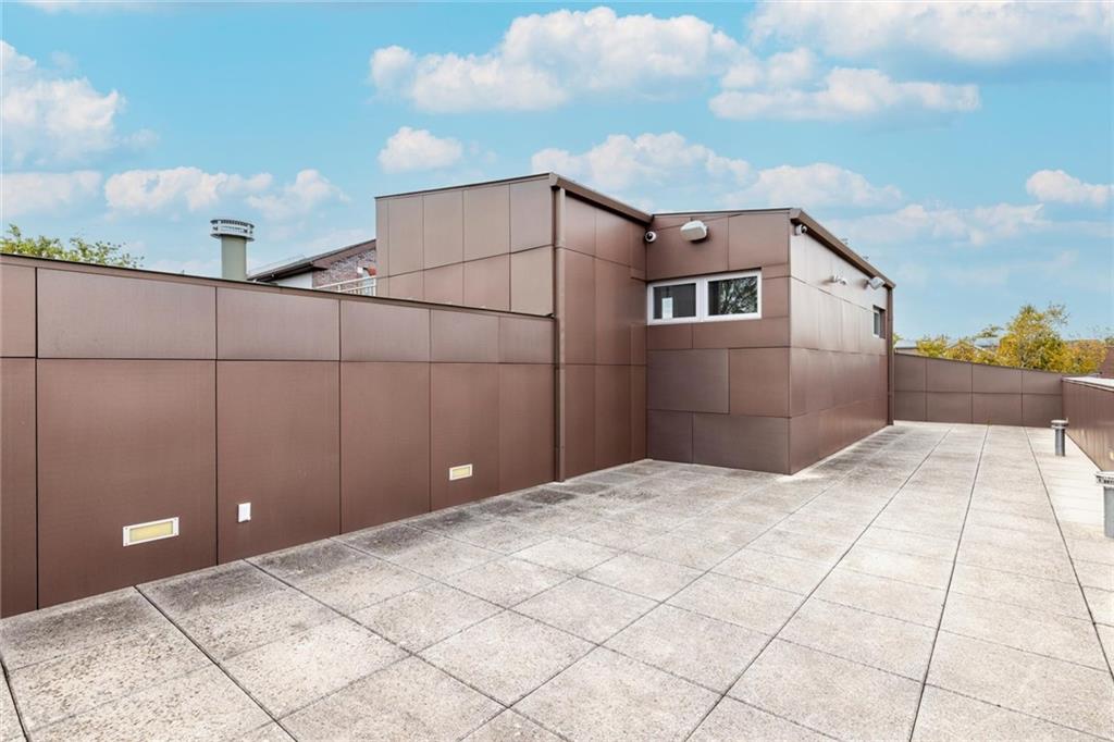 Brooklyn, New York, 11235, United States, 5 Bedrooms Bedrooms, ,5 BathroomsBathrooms,Residential,Active,1963250