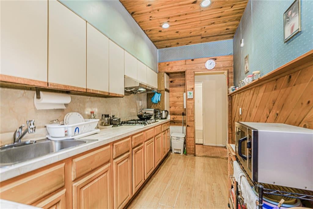 Brooklyn, New York, 11219, United States, 4 Bedrooms Bedrooms, ,3 BathroomsBathrooms,Residential,Active,2009183