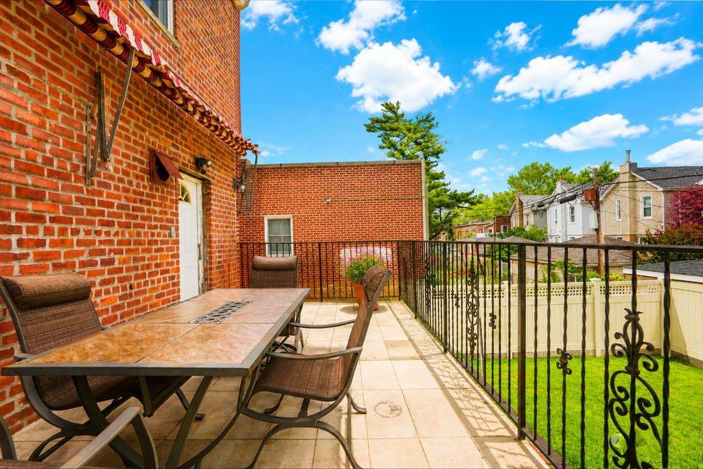 Brooklyn, New York, 11229, United States, 6 Bedrooms Bedrooms, ,4 BathroomsBathrooms,Residential,Active,2051996