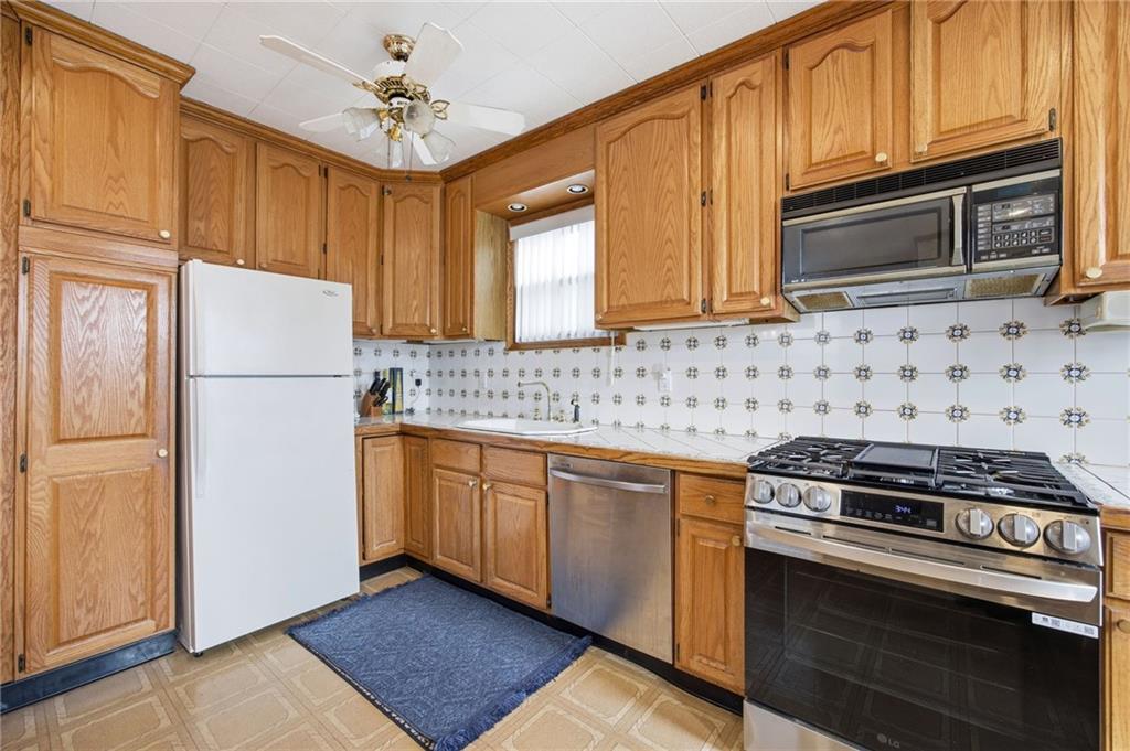 Brooklyn, New York, 11209, United States, 3 Bedrooms Bedrooms, ,2 BathroomsBathrooms,Residential,Active,2043123