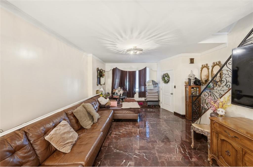 Brooklyn, New York, 11223, United States, 3 Bedrooms Bedrooms, ,3 BathroomsBathrooms,Residential,Active,2044180