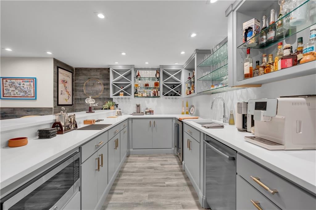 Staten Island, New York, 10307, United States, 4 Bedrooms Bedrooms, ,4 BathroomsBathrooms,Residential,Active,2009406