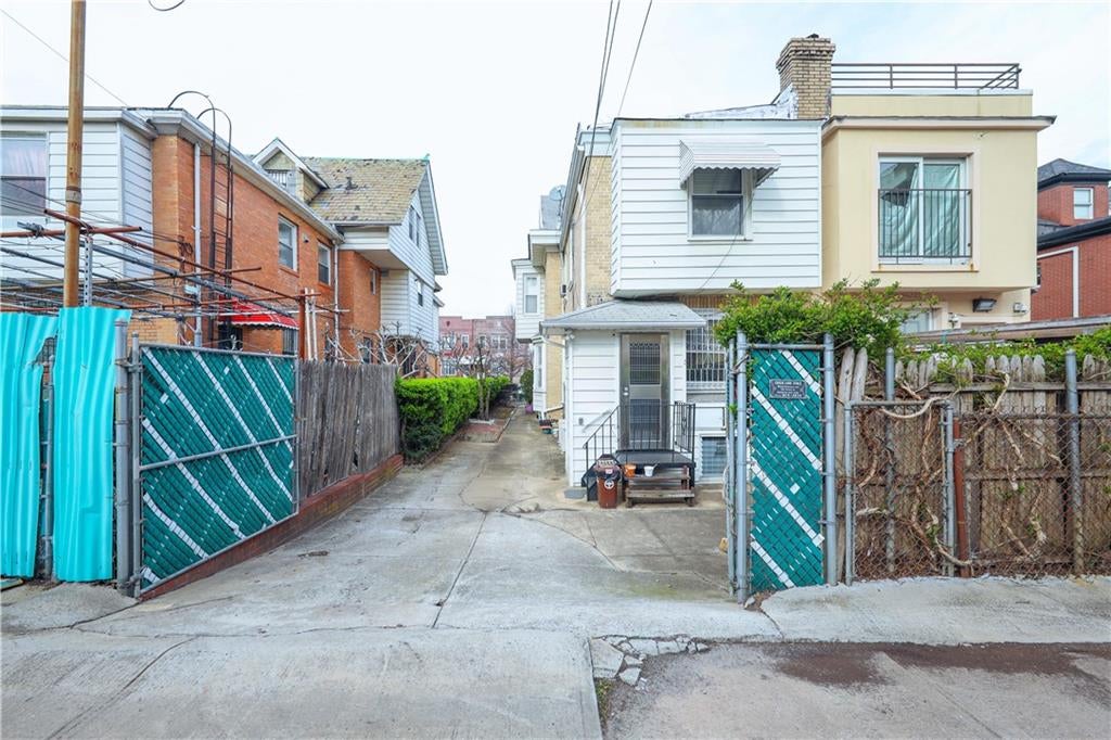 Brooklyn, New York, 11204, United States, ,5 BathroomsBathrooms,Residential,Active,1761601
