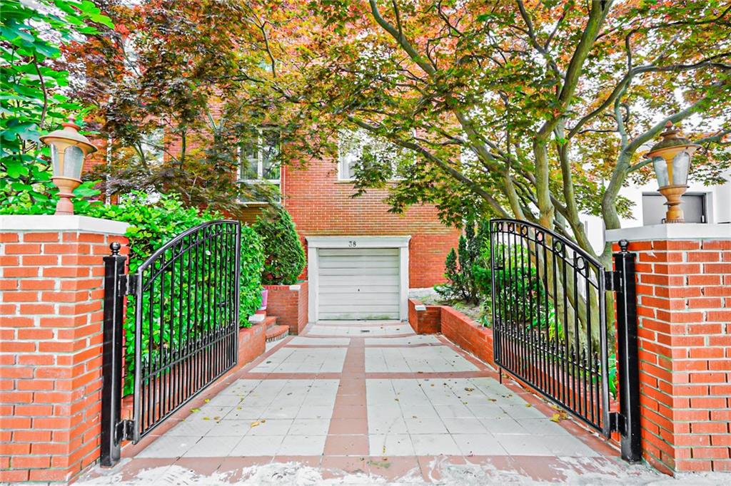 Brooklyn, New York, 11234, United States, 4 Bedrooms Bedrooms, ,7 BathroomsBathrooms,Residential,Active,1859380