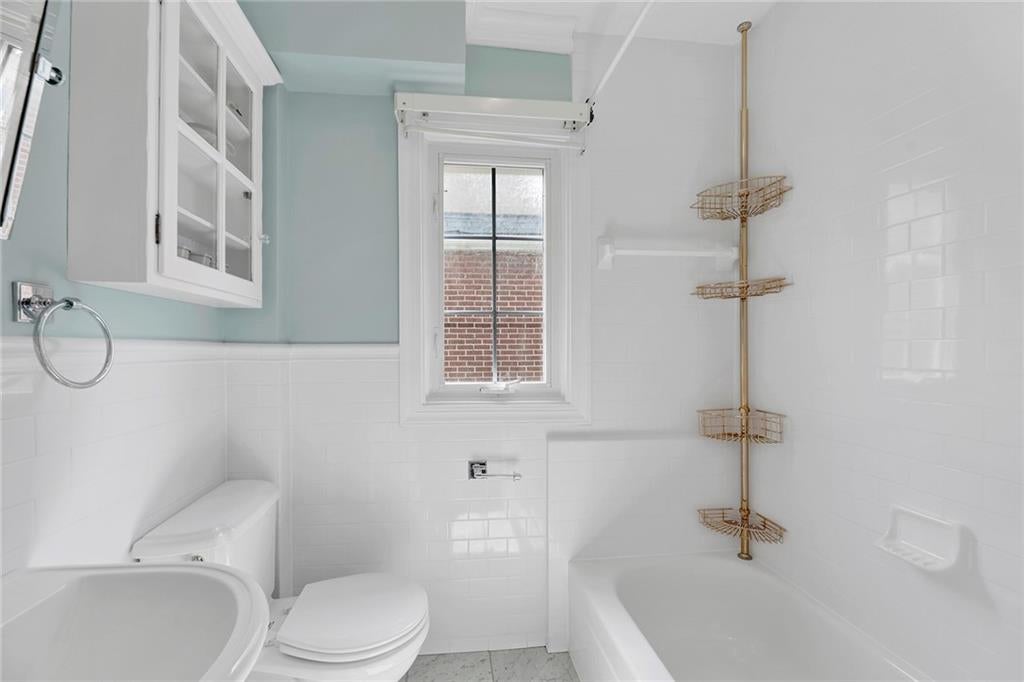 Brooklyn, New York, 11209, United States, 3 Bedrooms Bedrooms, ,4 BathroomsBathrooms,Residential,Active,1831775