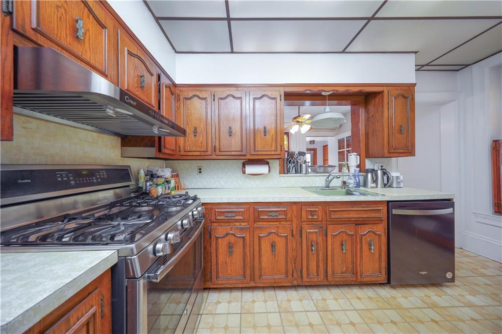 Brooklyn, New York, 11204, United States, ,5 BathroomsBathrooms,Residential,Active,1761601