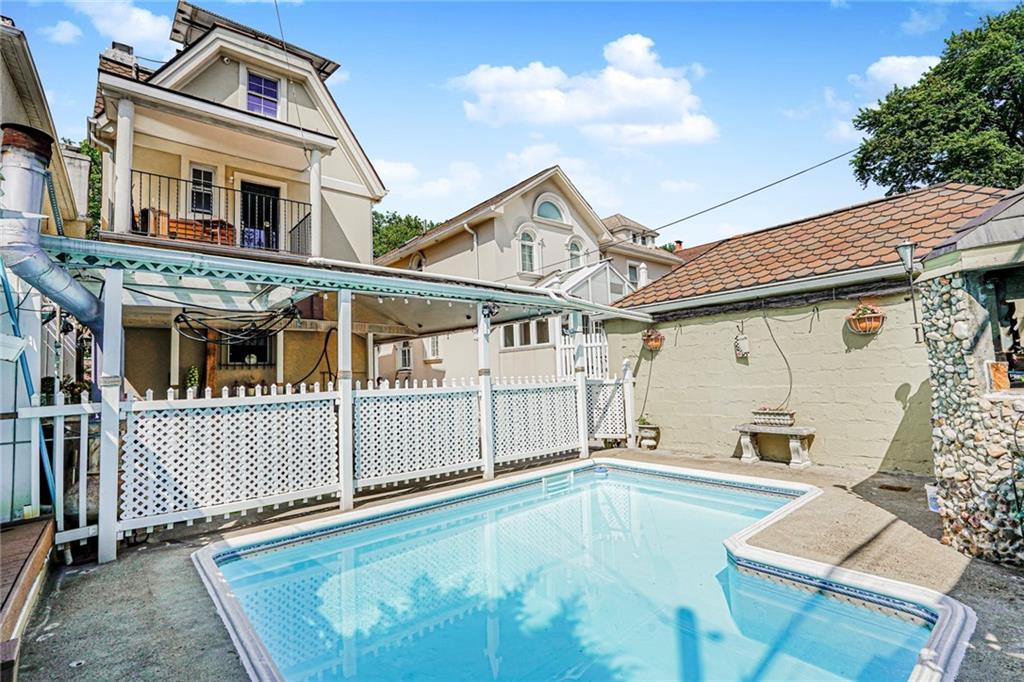 Brooklyn, New York, 11209, United States, 3 Bedrooms Bedrooms, ,2 BathroomsBathrooms,Residential,Active,1834476