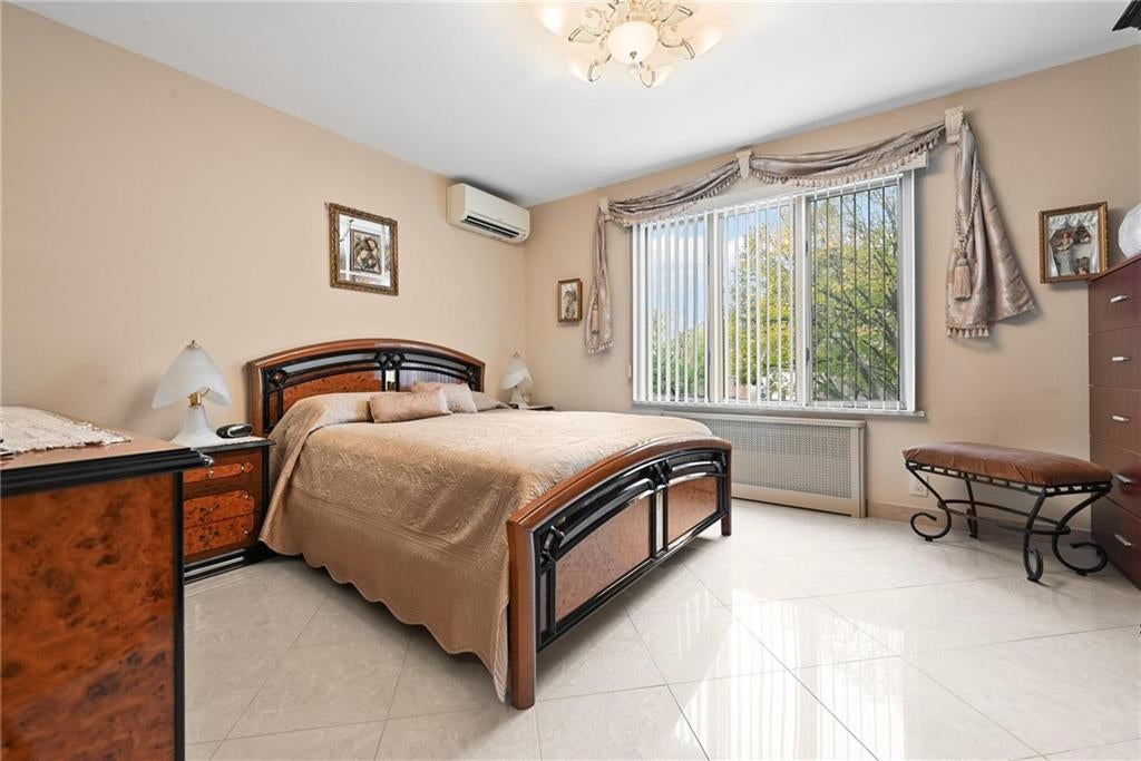 Brooklyn, New York, 11204, United States, 3 Bedrooms Bedrooms, ,2 BathroomsBathrooms,Residential,Active,1954030