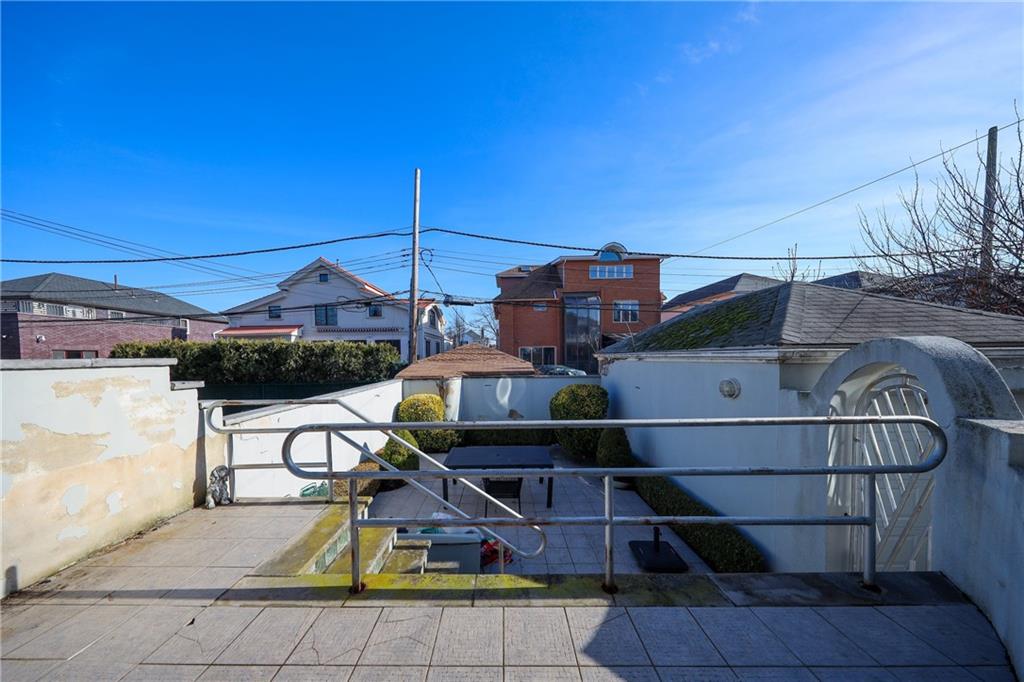 Brooklyn, New York, 11235, United States, 4 Bedrooms Bedrooms, ,4 BathroomsBathrooms,Residential,Active,1702088