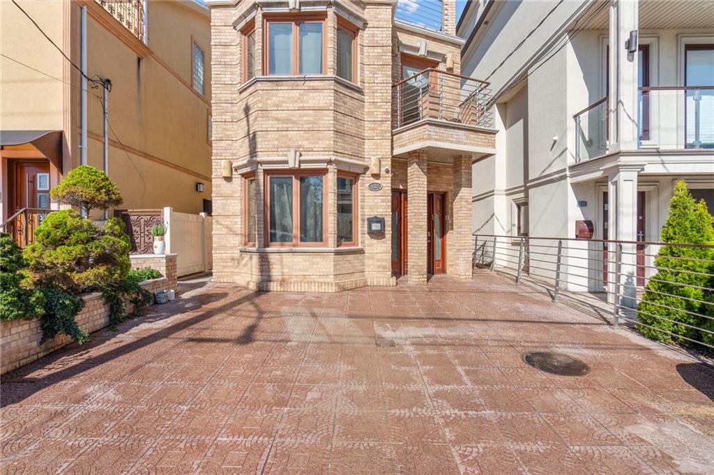 Brooklyn, New York, 11235, United States, 3 Bedrooms Bedrooms, ,3 BathroomsBathrooms,Residential,Active,2043829