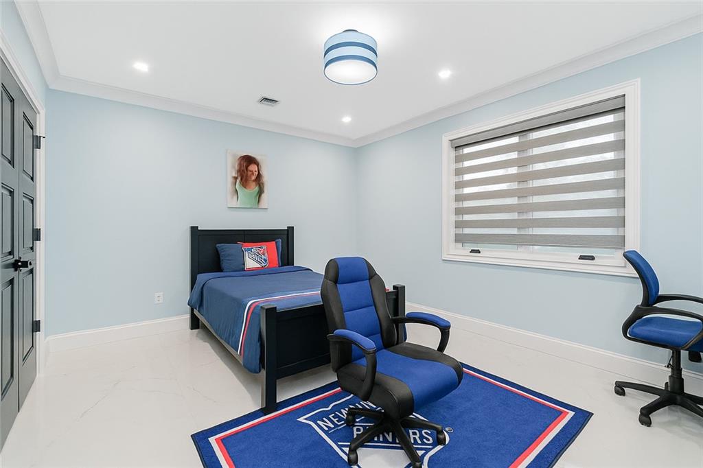 Staten Island, New York, 10304, United States, 4 Bedrooms Bedrooms, ,4 BathroomsBathrooms,Residential,Active,1968381