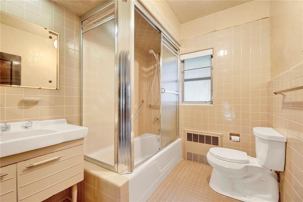 Brooklyn, New York, 11209, United States, 5 Bedrooms Bedrooms, ,3 BathroomsBathrooms,Residential,Pending,1832351