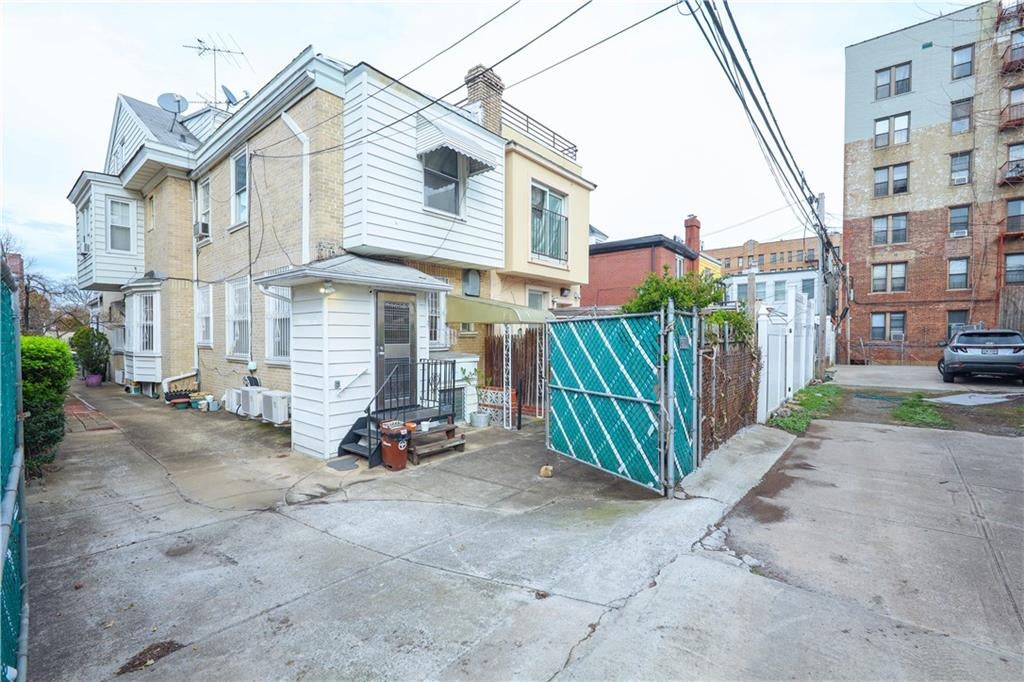 Brooklyn, New York, 11204, United States, ,5 BathroomsBathrooms,Residential,Active,1761601