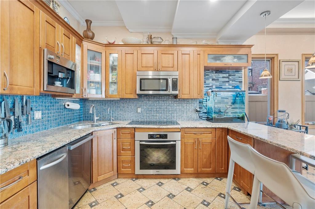 Brooklyn, New York, 11235, United States, 3 Bedrooms Bedrooms, ,3 BathroomsBathrooms,Residential,Active,2043829