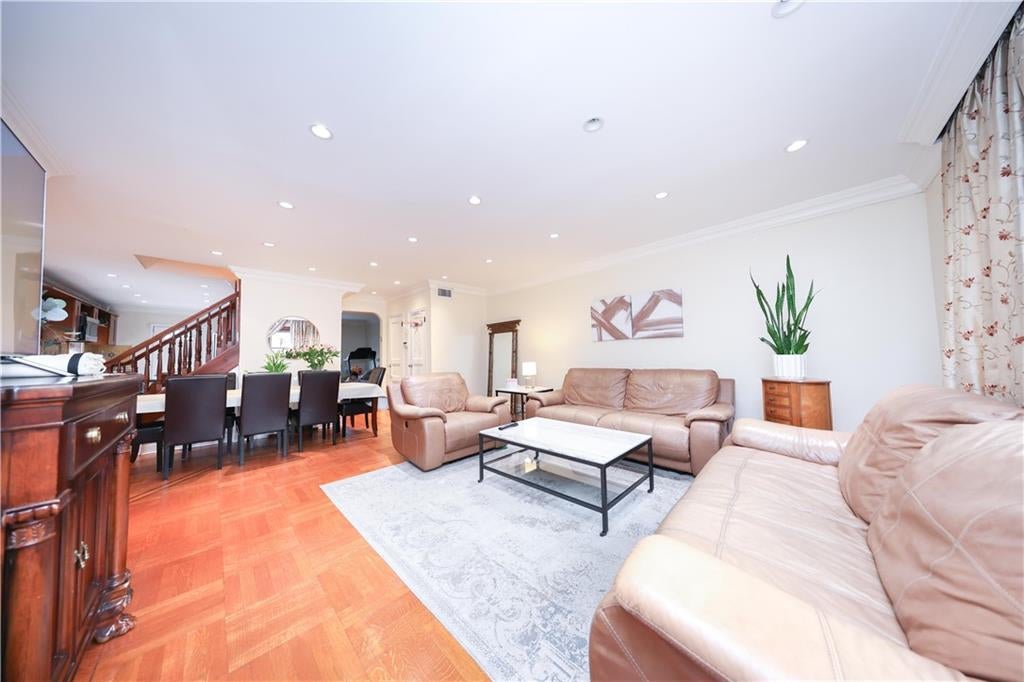 Brooklyn, New York, 11229, United States, 5 Bedrooms Bedrooms, ,3 BathroomsBathrooms,Residential,Active,1968110