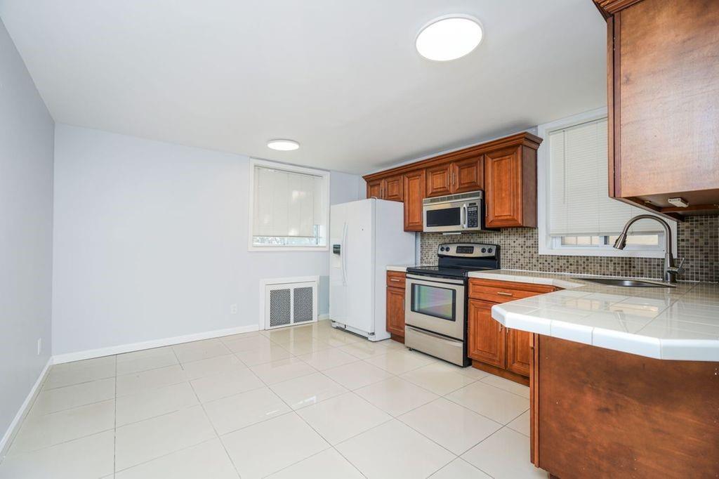 Brooklyn, New York, 11229, United States, 6 Bedrooms Bedrooms, ,4 BathroomsBathrooms,Residential,Active,2051996