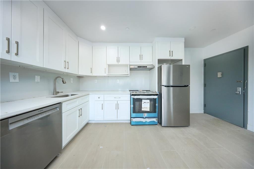 Flushing, New York, 11358, United States, ,Commercial,Active,1945081