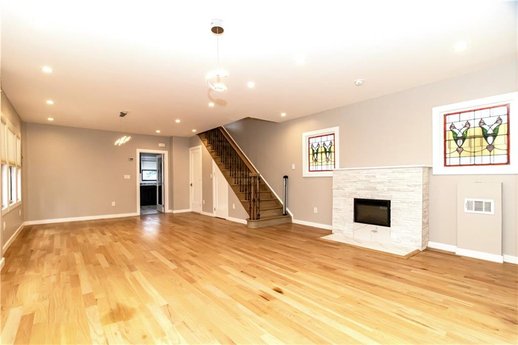 Brooklyn, New York, 11210, United States, 3 Bedrooms Bedrooms, ,3 BathroomsBathrooms,Residential,Active,1920267
