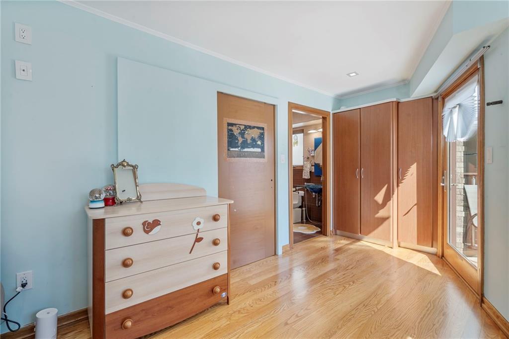 Brooklyn, New York, 11235, United States, 3 Bedrooms Bedrooms, ,3 BathroomsBathrooms,Residential,Active,2043829
