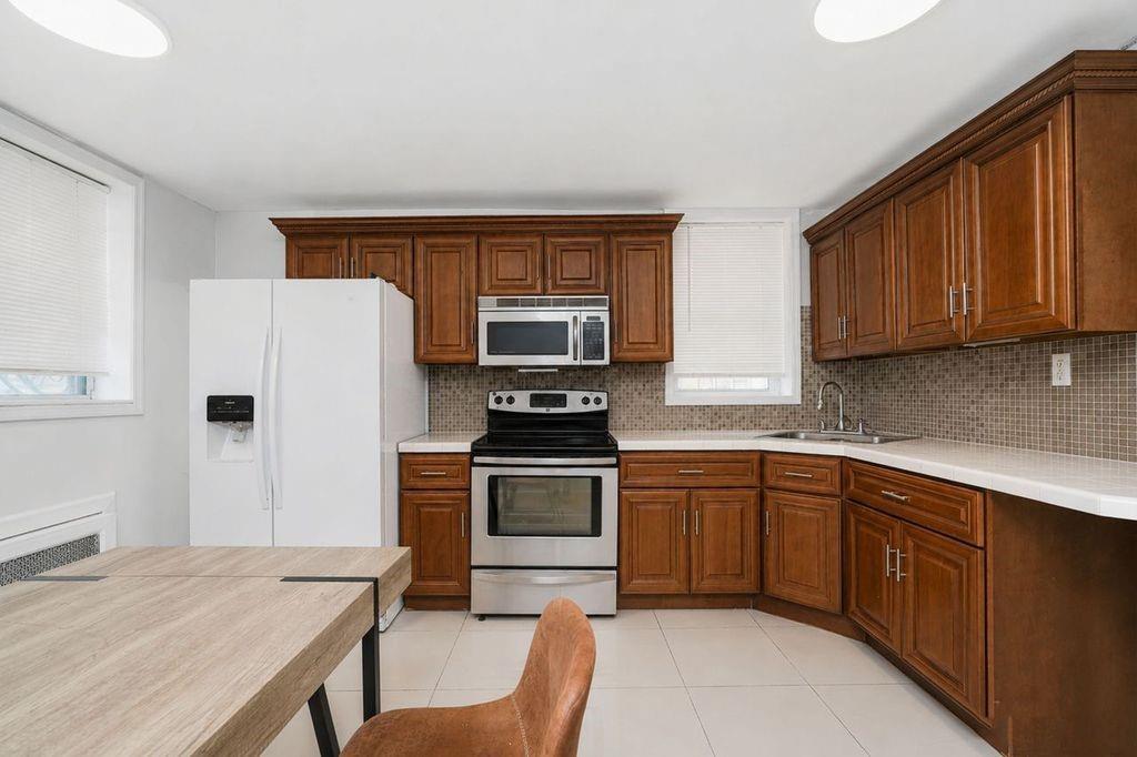 Brooklyn, New York, 11229, United States, 6 Bedrooms Bedrooms, ,4 BathroomsBathrooms,Residential,Active,2051996