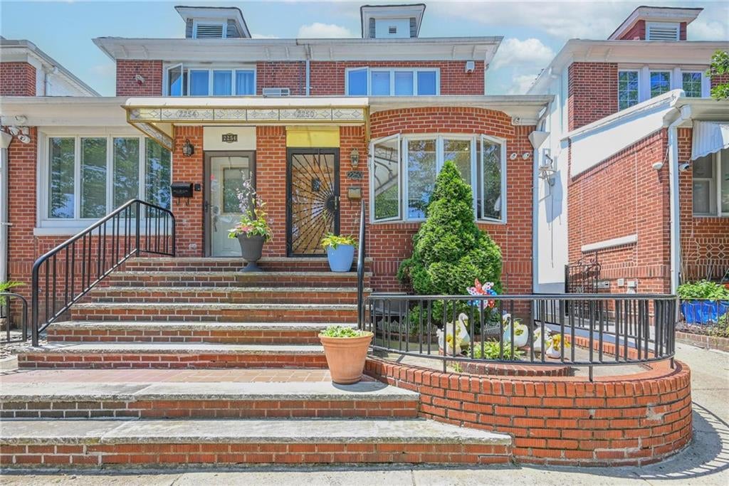 Brooklyn, New York, 11204, United States, 3 Bedrooms Bedrooms, ,2 BathroomsBathrooms,Residential,Pending,1858691