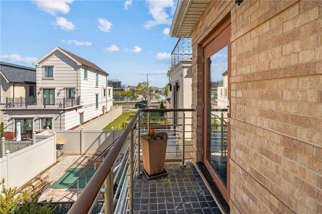 Brooklyn, New York, 11235, United States, 3 Bedrooms Bedrooms, ,3 BathroomsBathrooms,Residential,Active,2043829