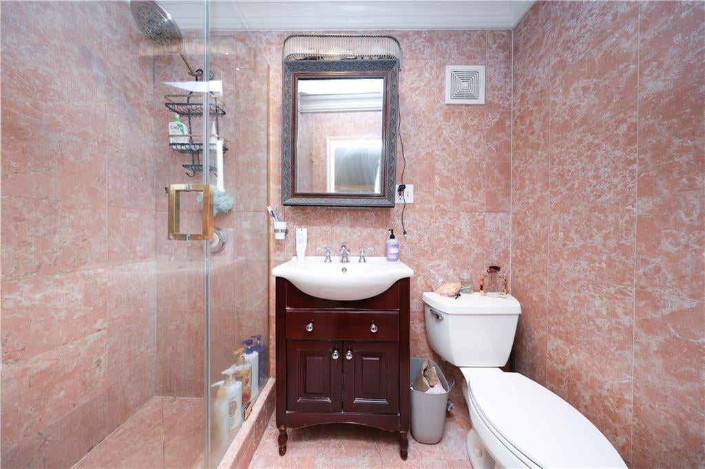 Brooklyn, New York, 11229, United States, 5 Bedrooms Bedrooms, ,3 BathroomsBathrooms,Residential,Active,1968110