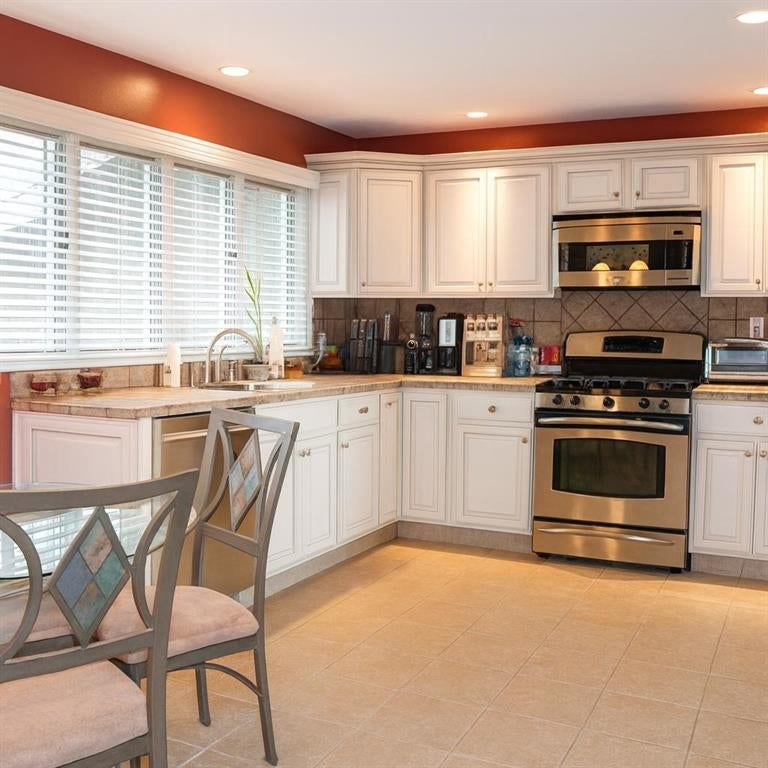 Staten Island, New York, 10301, United States, 3 Bedrooms Bedrooms, ,3 BathroomsBathrooms,Residential,Active,1972141