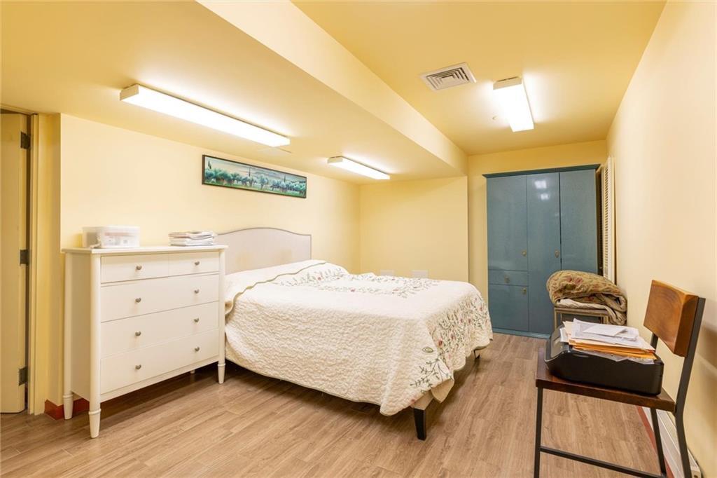 Brooklyn, New York, 11235, United States, 5 Bedrooms Bedrooms, ,5 BathroomsBathrooms,Residential,Active,1963250