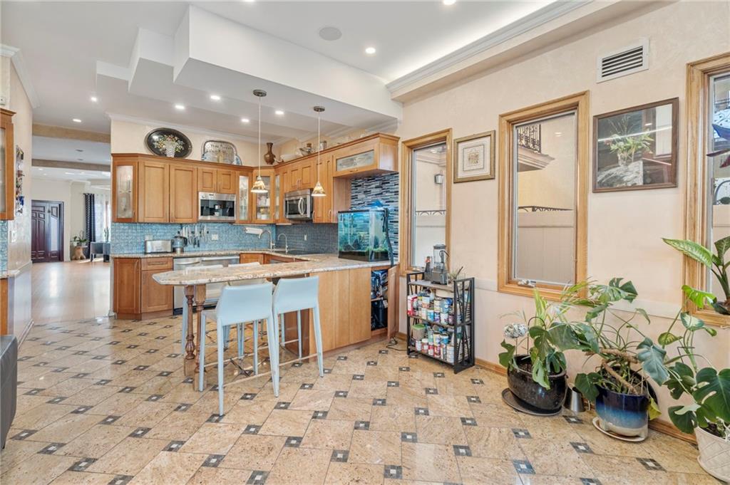 Brooklyn, New York, 11235, United States, 3 Bedrooms Bedrooms, ,3 BathroomsBathrooms,Residential,Active,2043829