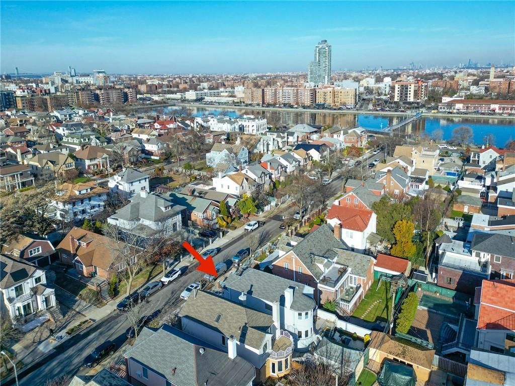 Brooklyn, New York, 11235, United States, 4 Bedrooms Bedrooms, ,4 BathroomsBathrooms,Residential,Active,1702088