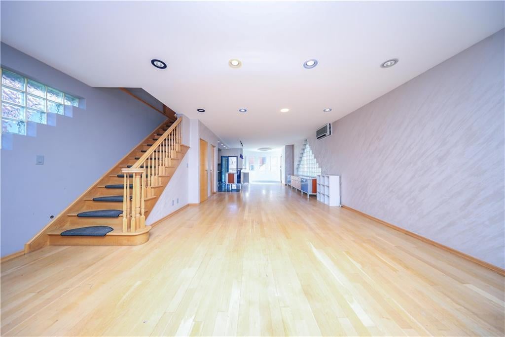 Brooklyn, New York, 11235, United States, 4 Bedrooms Bedrooms, ,4 BathroomsBathrooms,Residential,Active,1702088