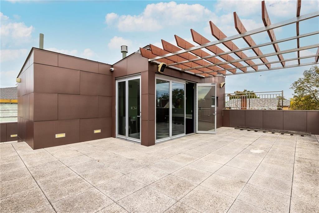 Brooklyn, New York, 11235, United States, 5 Bedrooms Bedrooms, ,5 BathroomsBathrooms,Residential,Active,1963250