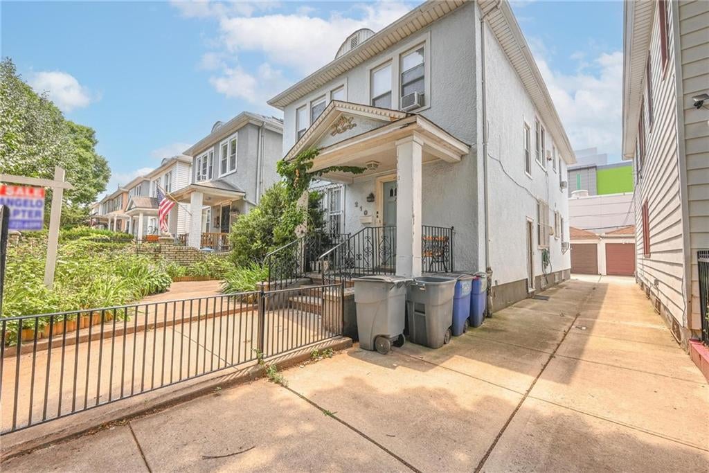 Brooklyn, New York, 11220, United States, 5 Bedrooms Bedrooms, ,3 BathroomsBathrooms,Residential,Active,1867909