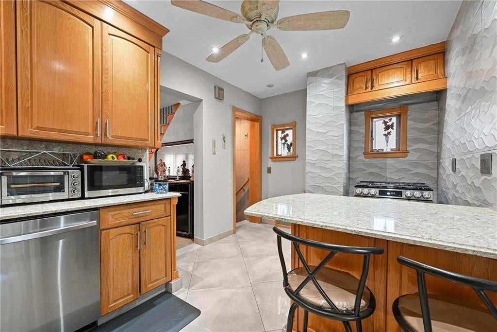 Brooklyn, New York, 11204, United States, 3 Bedrooms Bedrooms, ,2 BathroomsBathrooms,Residential,Active,1954030